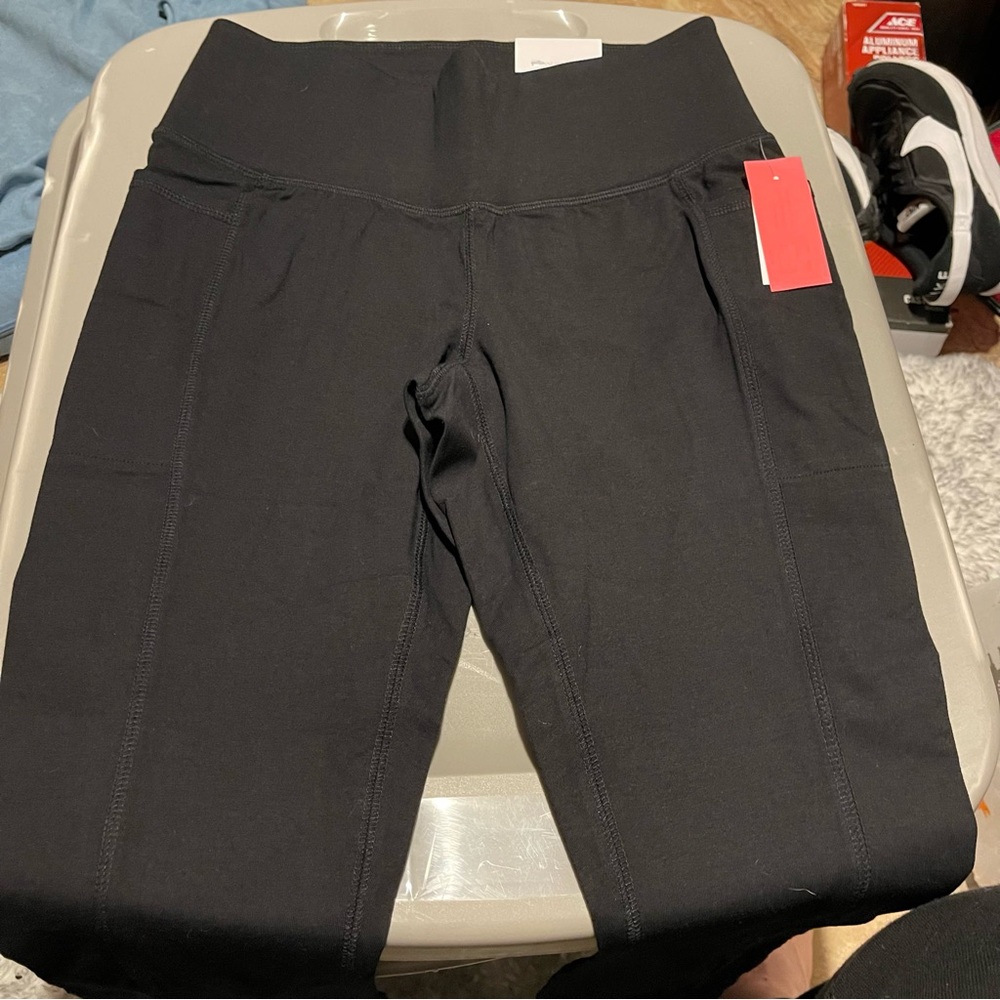 BNWT Livi Active Lane Bryant leggings workout Capri lace black